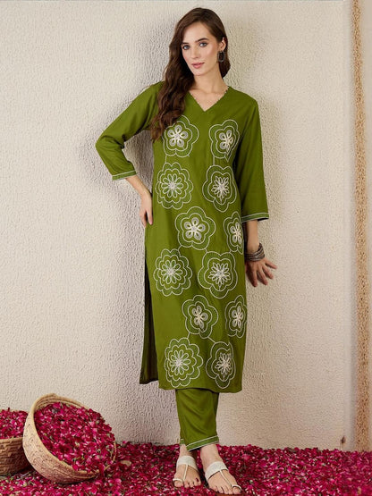 Women Floral Embroidered Kurta with Trousers