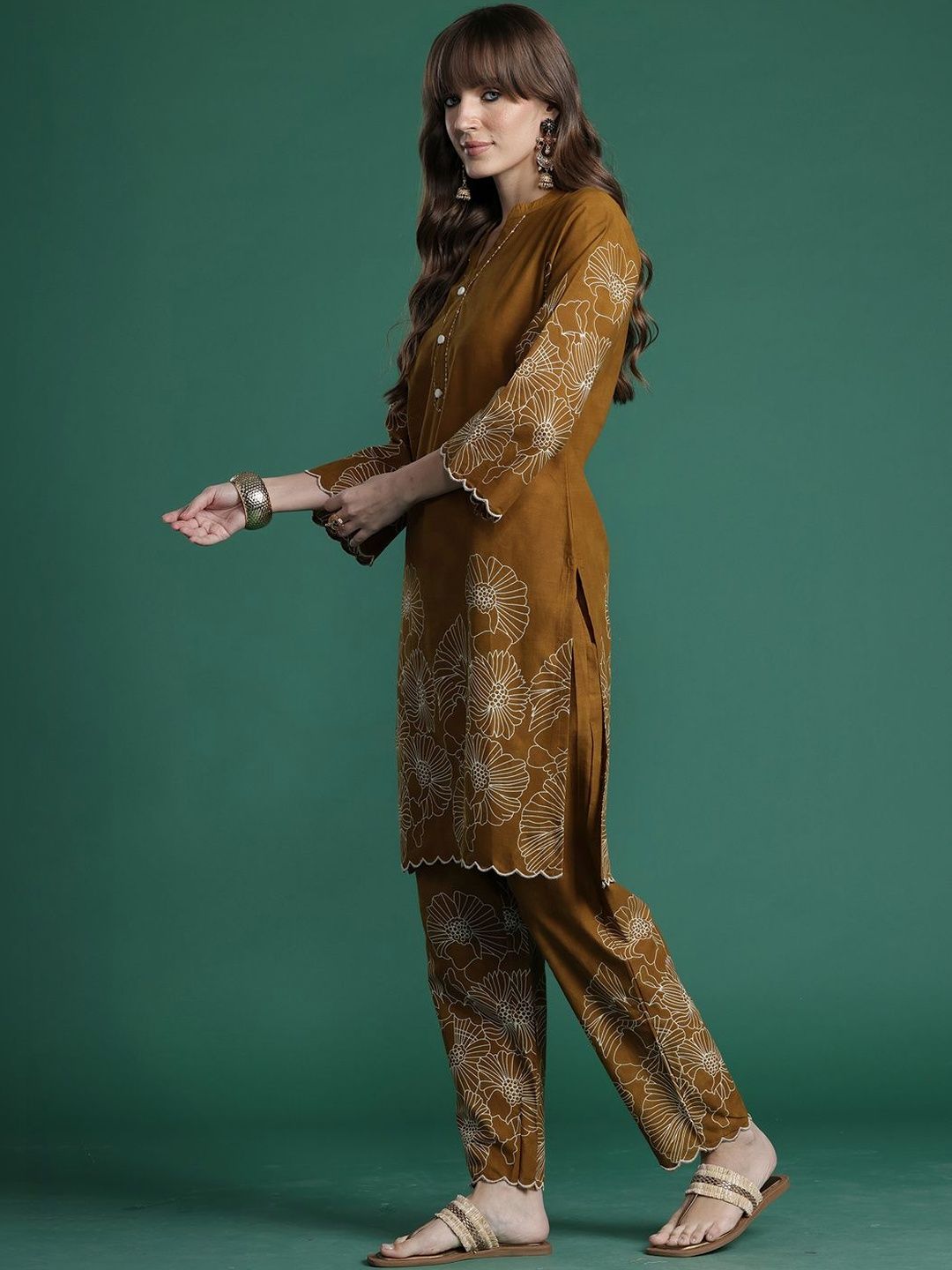 Women Floral Embroidered Regular Thread Work Pure Cotton Kurta with Trousers