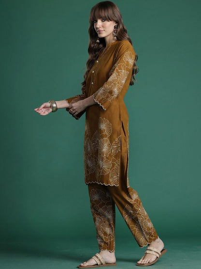 Women Floral Embroidered Regular Thread Work Pure Cotton Kurta with Trousers