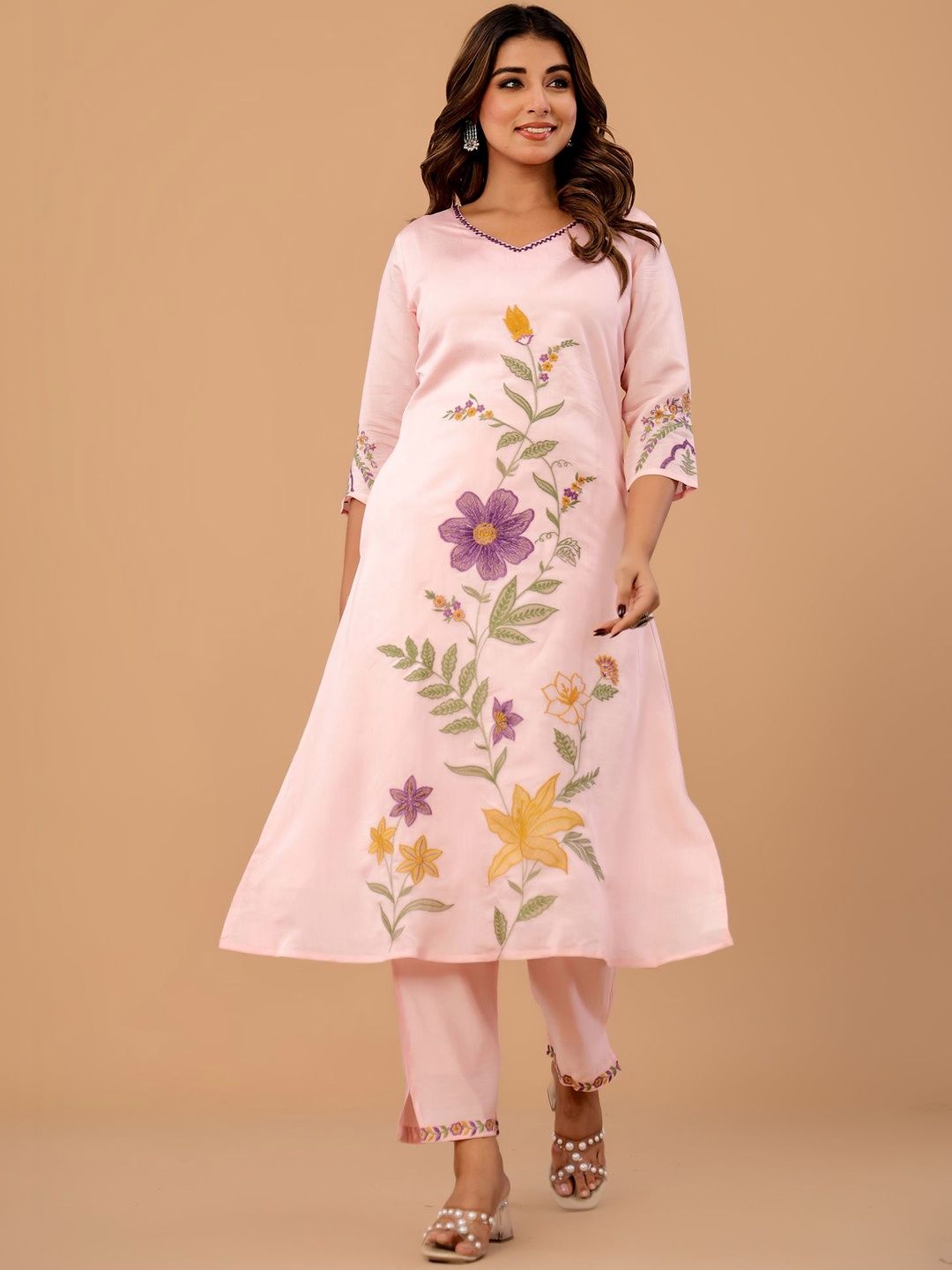 Women Floral Embroidered Regular Thread Work Kurta with Trousers