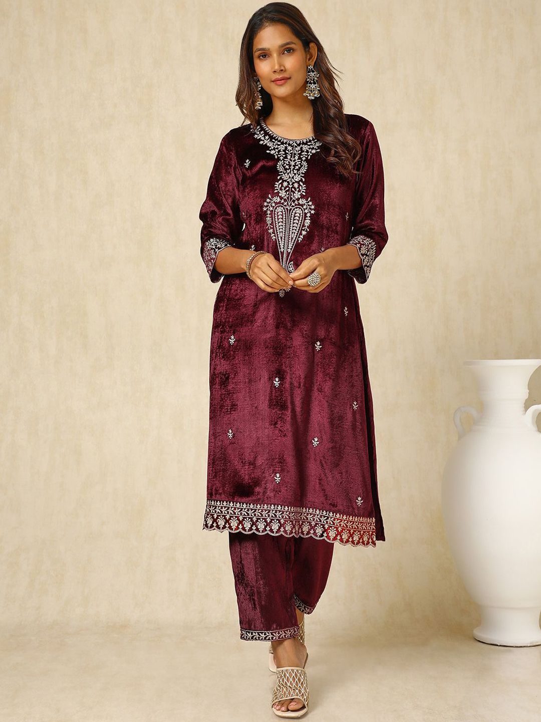 Dhiyona SO Women's Floral Embroidered Straight Velvet Kurta with Trousers