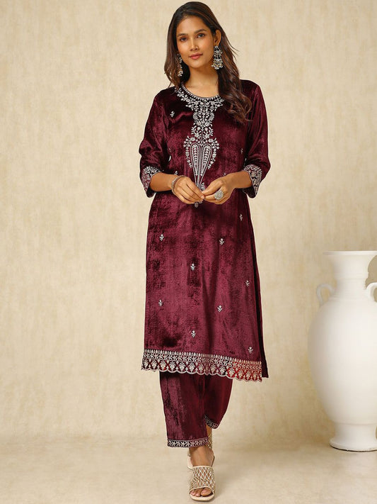 Dhiyona SO Women's Floral Embroidered Straight Velvet Kurta with Trousers