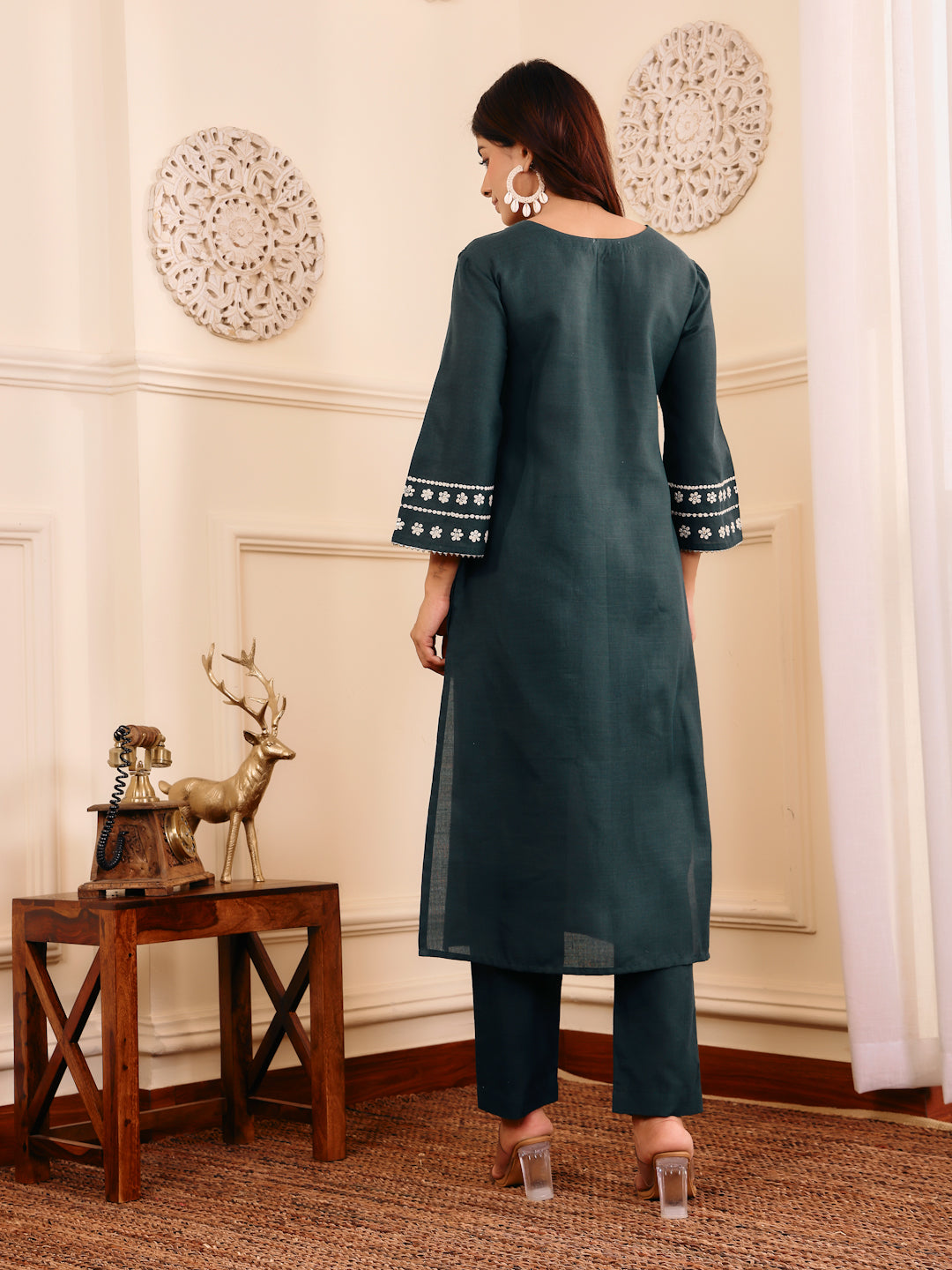 Dhiyona VR Women's Bottle Green Embroidered Kurta Set