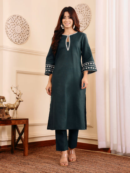 Dhiyona VR Women's Bottle Green Embroidered Kurta Set