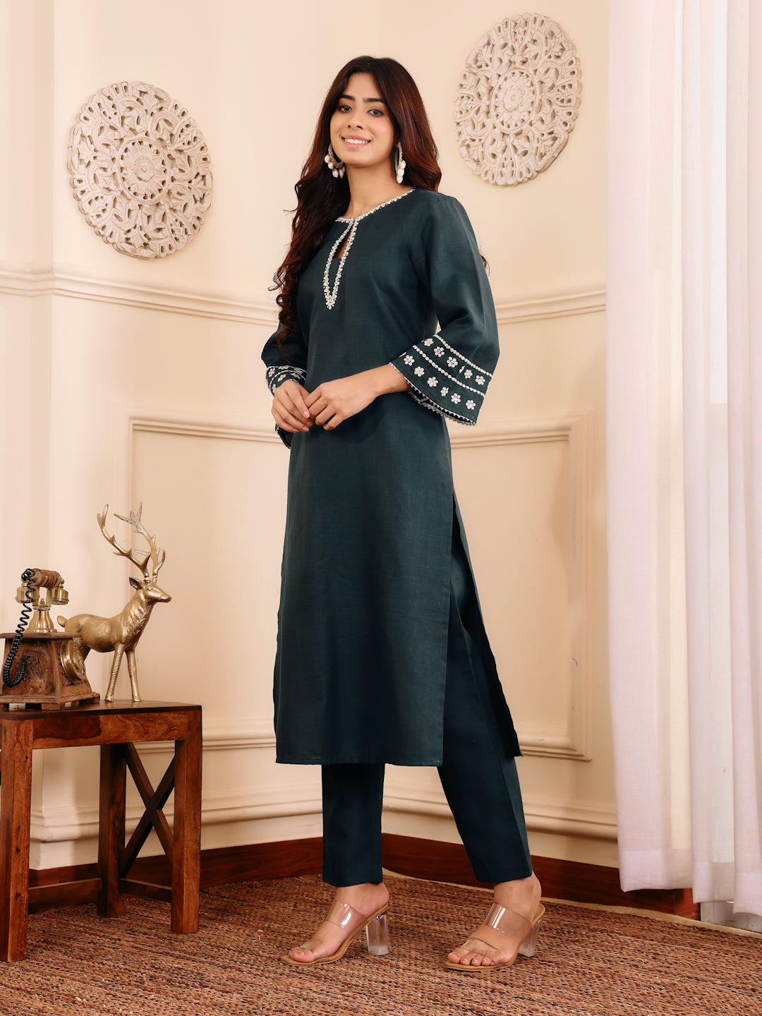 Dhiyona VR Women's Bottle Green Embroidered Kurta Set