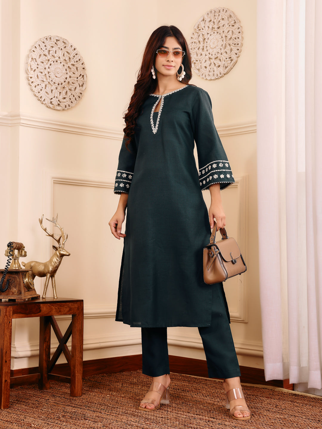 Dhiyona VR Women's Bottle Green Embroidered Kurta Set