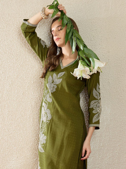 Floral Embroidered Thread Work Straight Kurta With Trousers