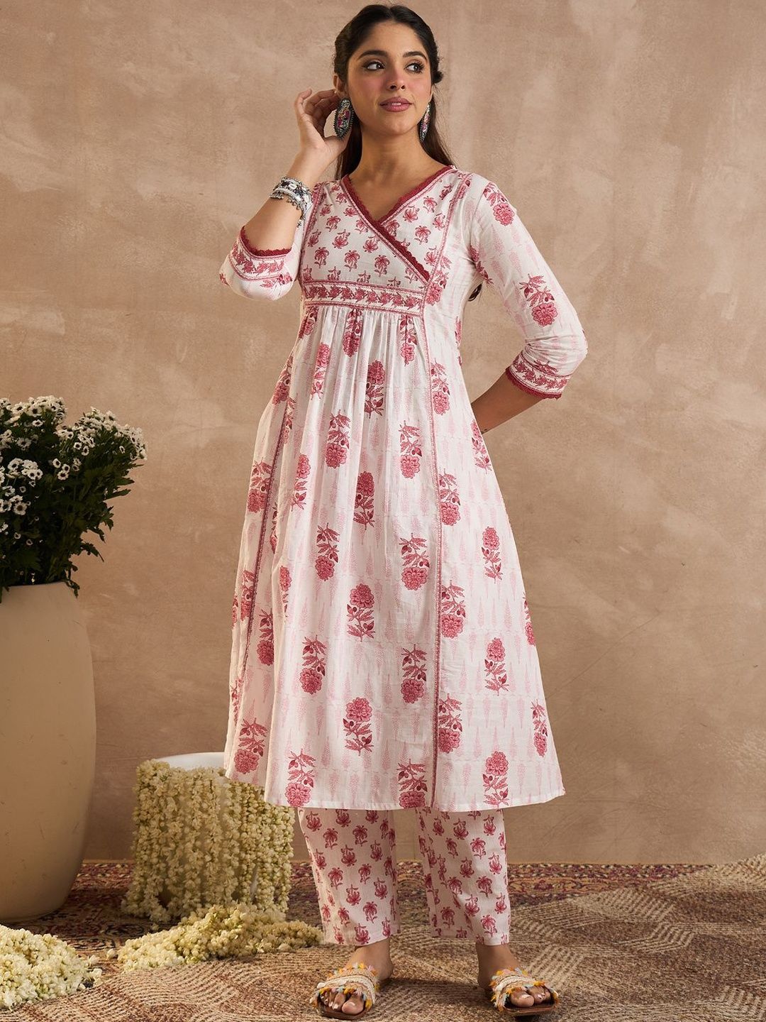 Women Floral Printed Regular Pure Cotton Kurta with Trousers