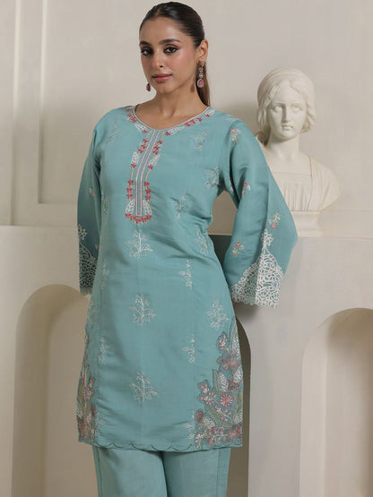 Women Floral Embroidered Kurta with Trousers