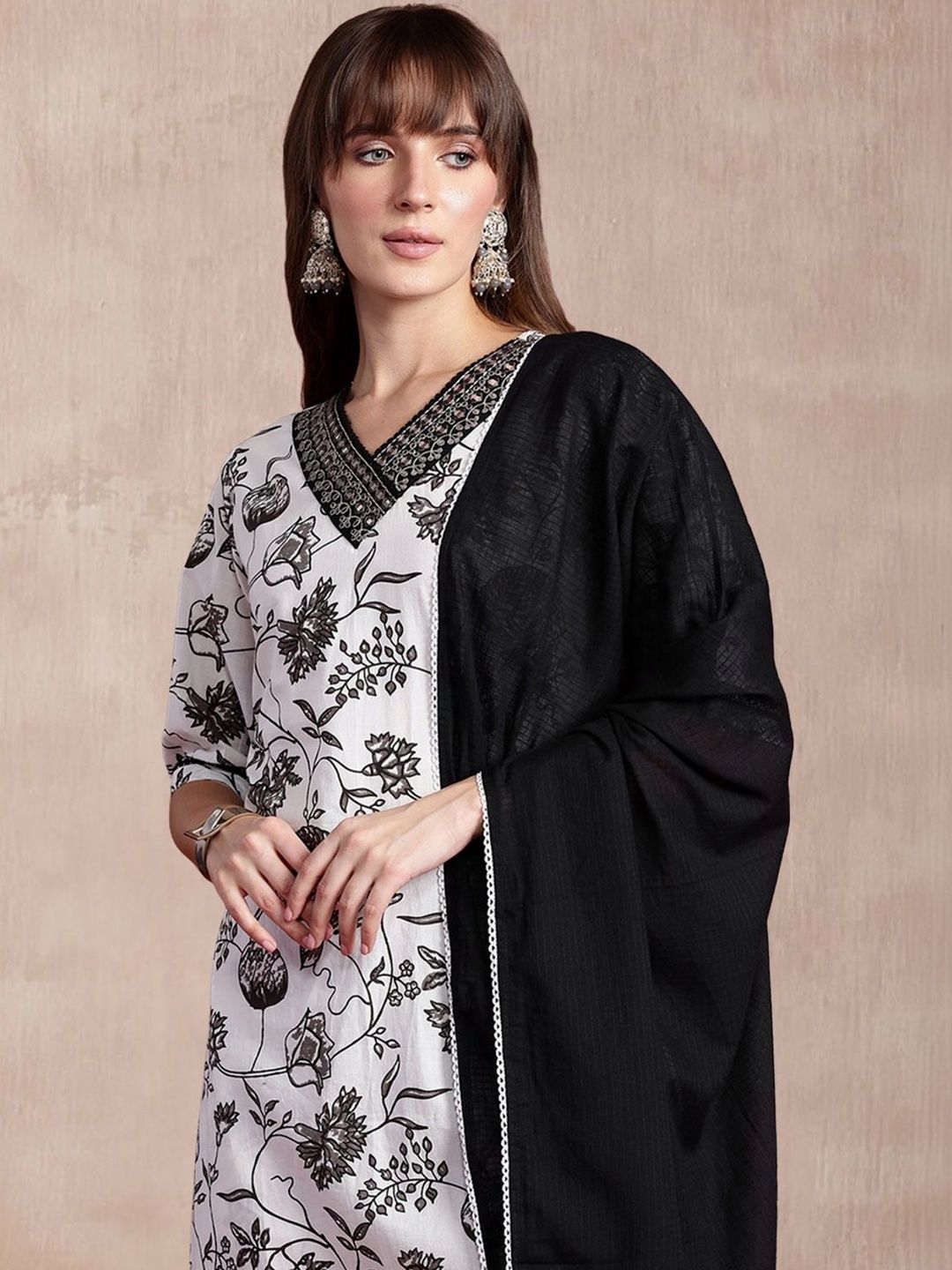 Dhiyona IE Women Floral Printed Regular Thread Work Pure Cotton Kurta with Trousers & With Dupatta