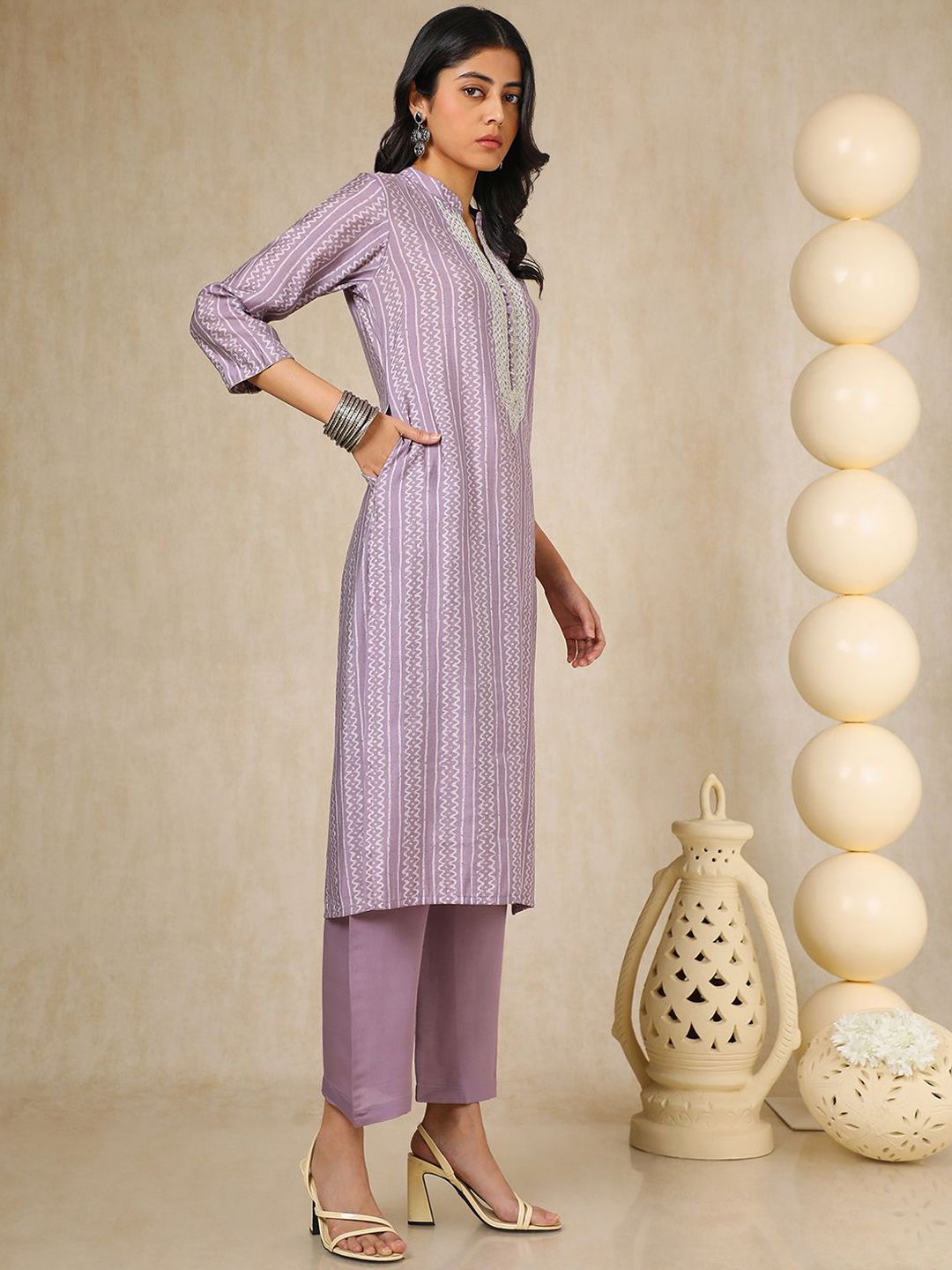 Dhiyona SO Women's Striped Mandarin Collar Thread Work Chanderi Cotton Straight Kurta With Trouser