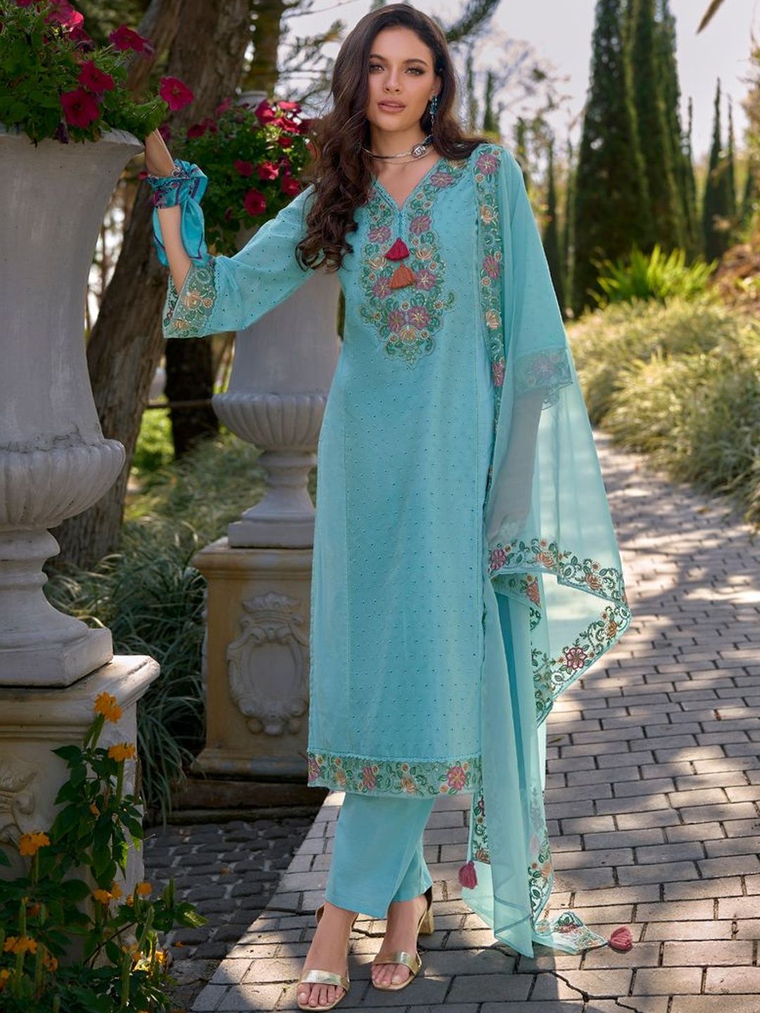 Women Floral Embroidered Regular Thread Work Pure Cotton Kurta with Trousers & With Dupatta