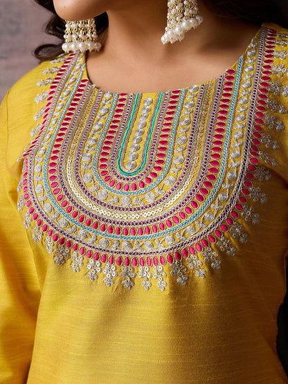 Dhiyona PD Women Embroidered Straight Kurta & Trousers With Dupatta