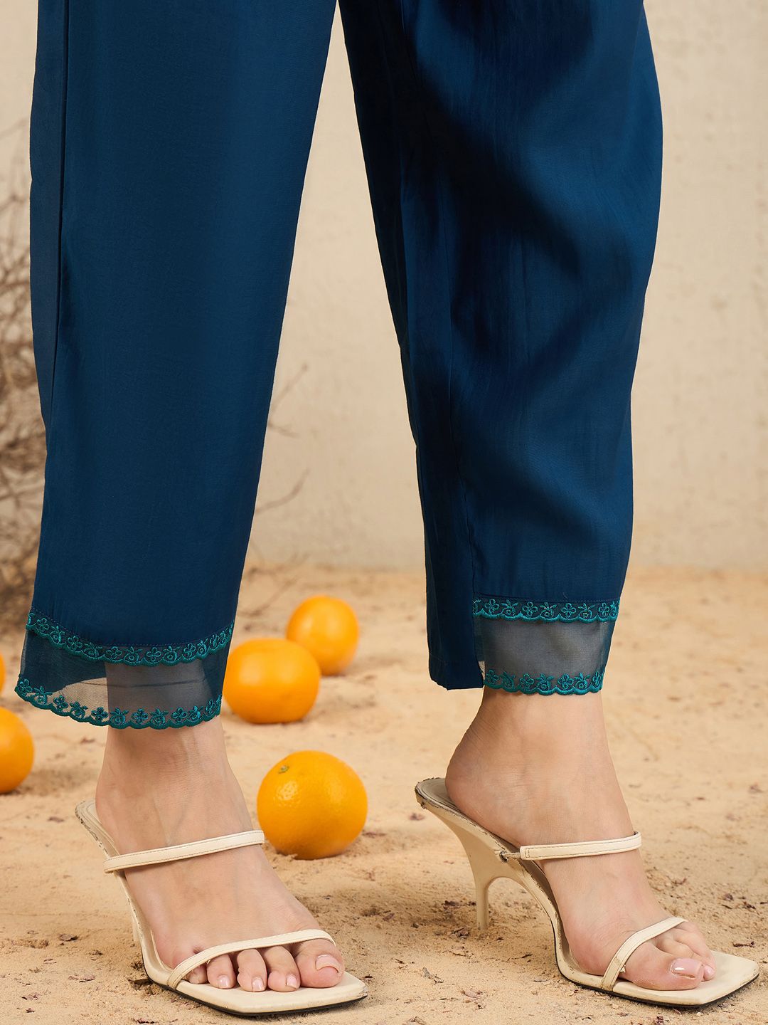 Ethnic Motifs Embroidered Thread Work Kurta With Trousers