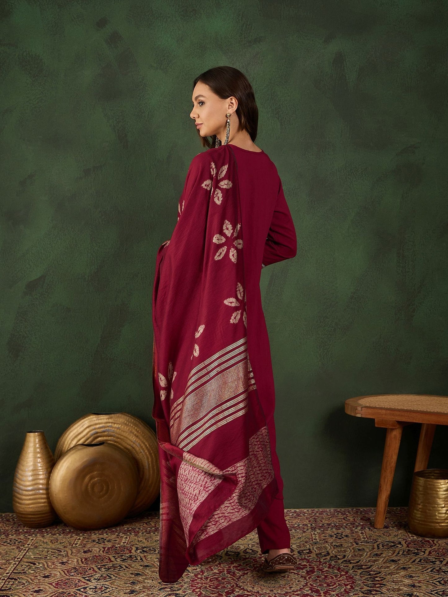 Dhiyona SN Women's Thread Work V-Neck Straight Kurta With Trousers And Dupatta