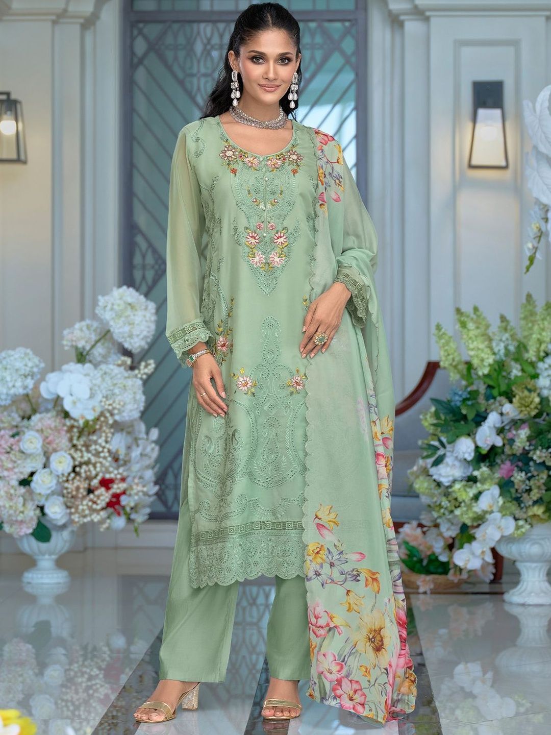 Women Floral Embroidered Regular Thread Work Kurta with Trousers & With Dupatta