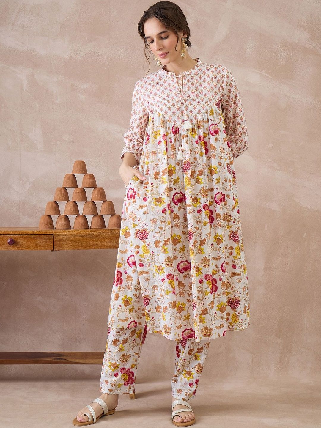 Women Floral Printed Empire Pure Cotton Kurta with Trousers