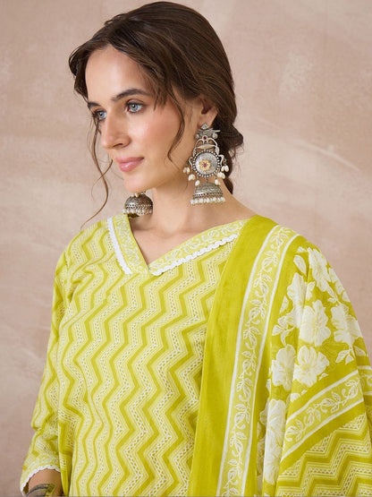 Women Printed Regular Pure Cotton Kurta with Trousers & With Dupatta