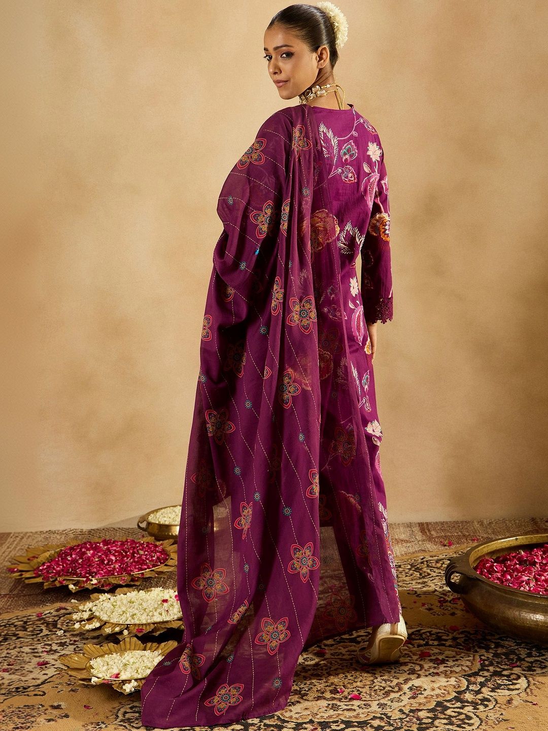 Women Floral Printed Regular Thread Work Pure Cotton Kurta with Trousers & With Dupatta