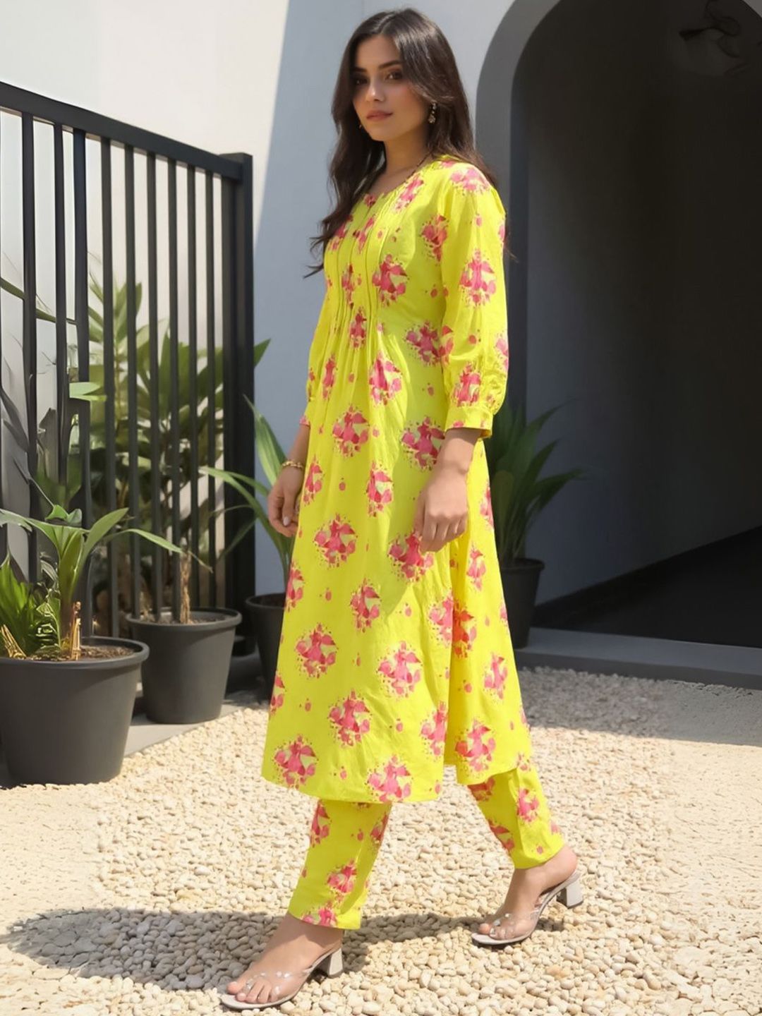 Women Floral Printed Regular Pure Cotton Kurta With Trousers
