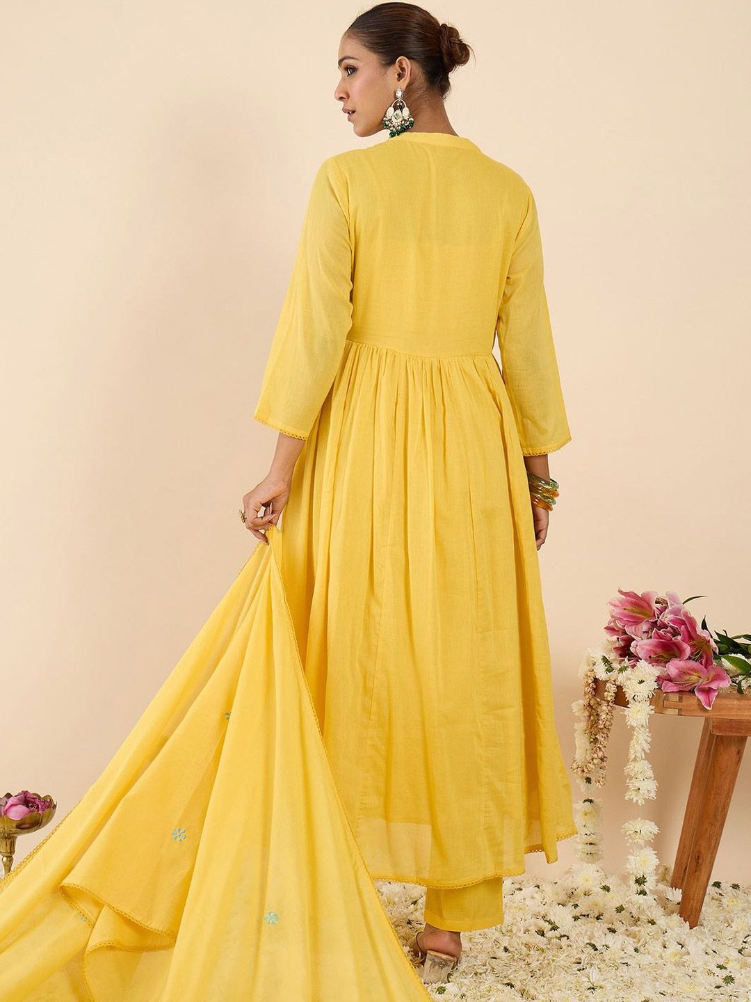 Women Floral Embroidered Panelled Thread Work Pure Cotton Kurta with Trousers & With Dupatta