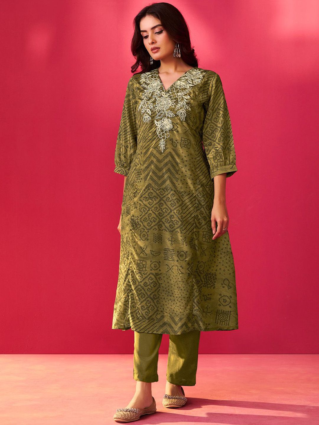 Women Ethnic Motifs Printed Straight Thread Work Kurta with Trousers