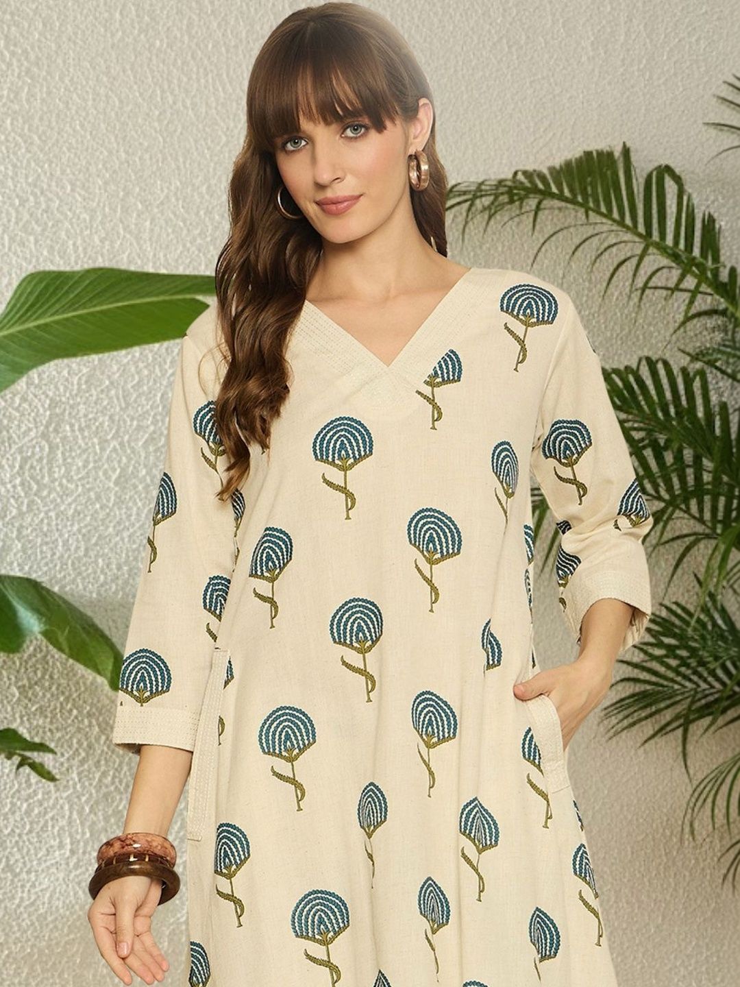 Dhiyona IE Women Floral Printed Regular Thread Work Kurta with Palazzos