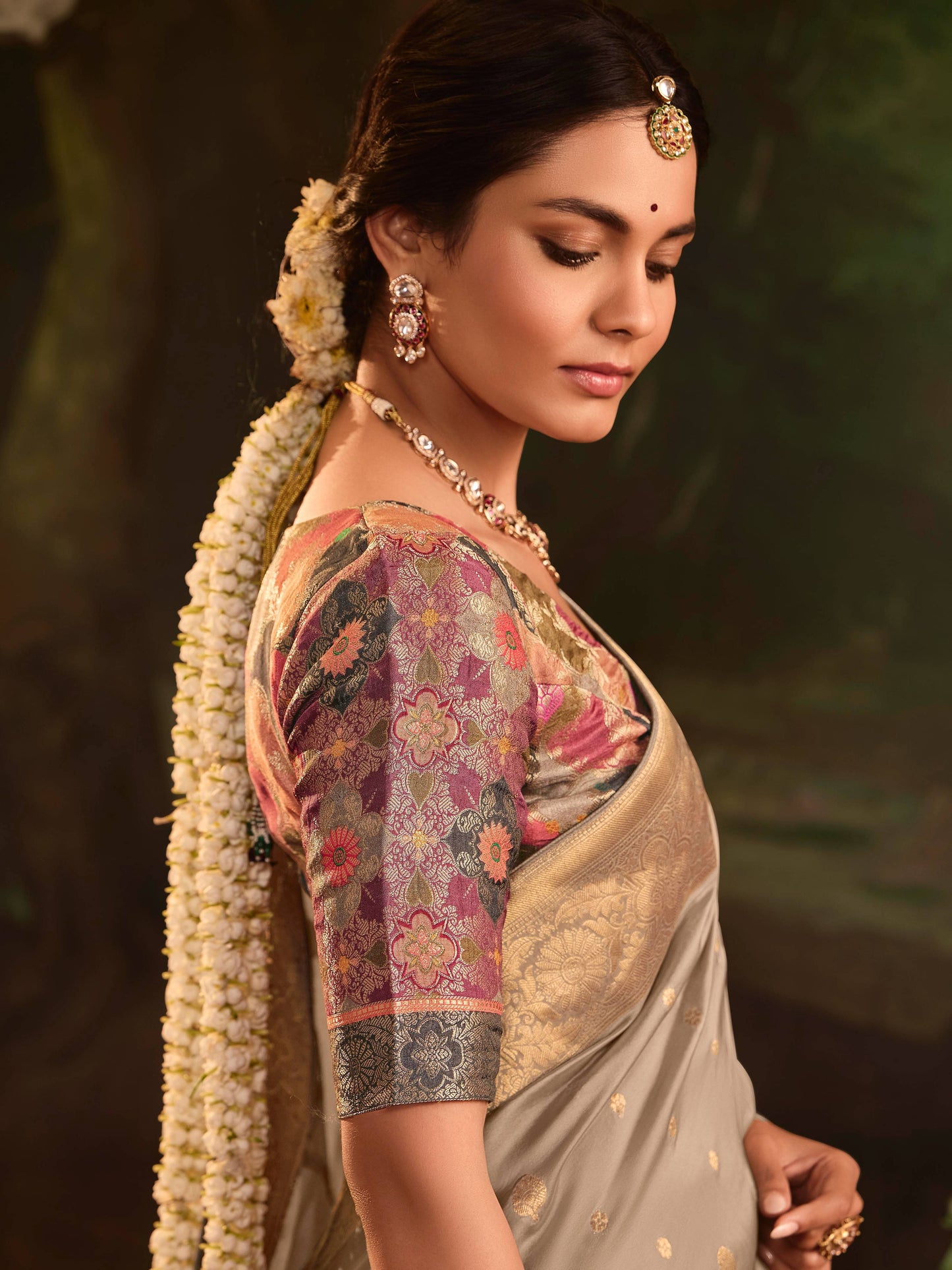 Dhiyona KM Women Elegant Beige Crape Dola Silk Saree