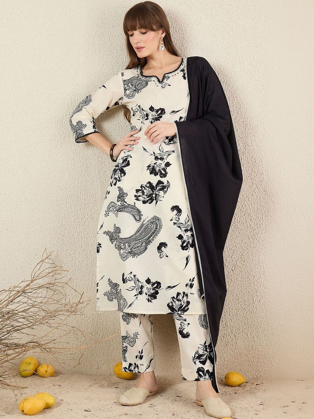 Women Floral Printed Regular Thread Work Pure Cotton Kurta with Trousers & With Dupatta