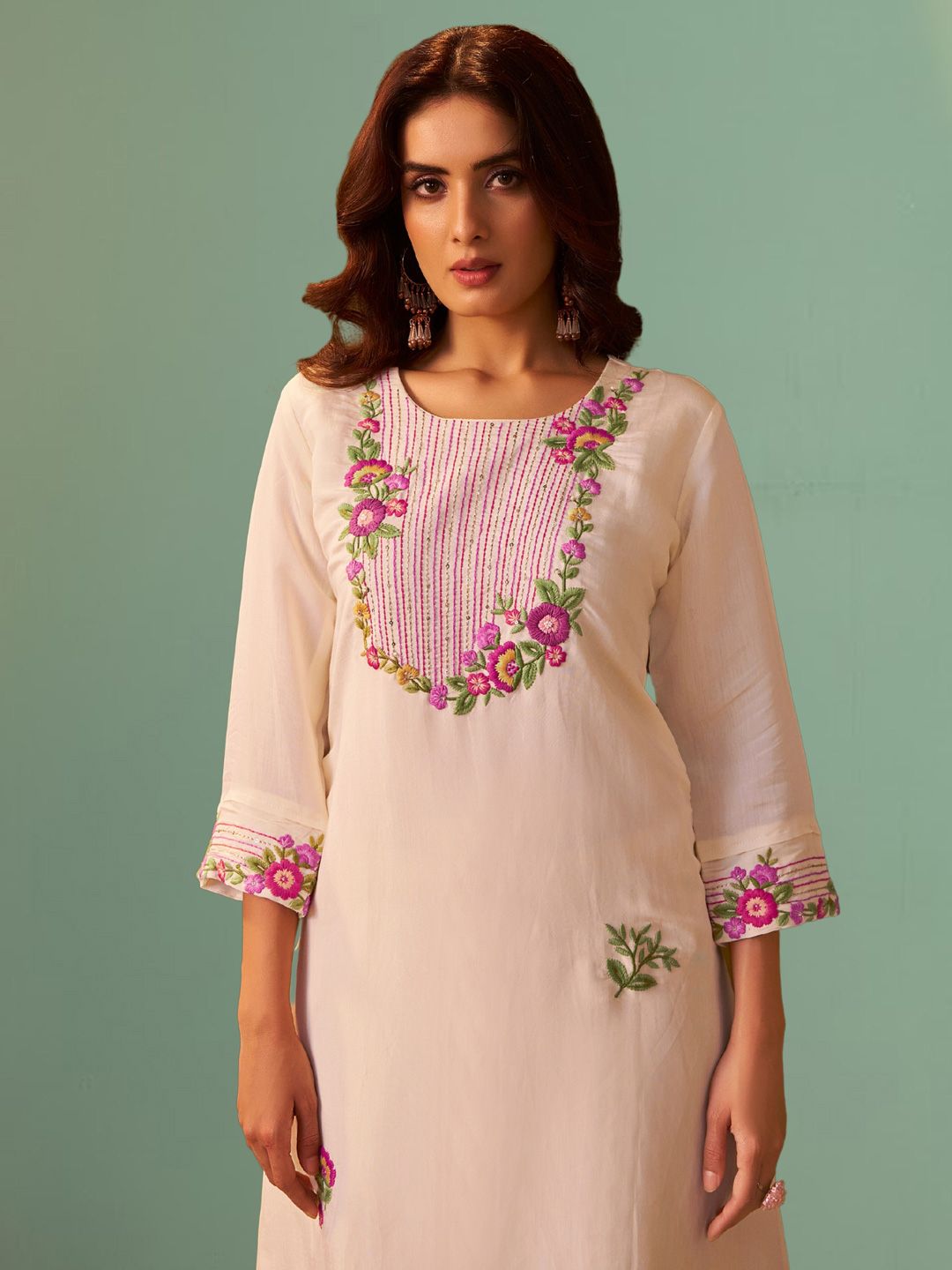 Women Floral Embroidered Regular Thread Work Kurta with Trousers