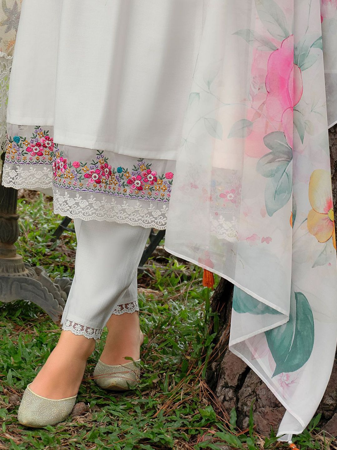 Women Floral Embroidered Kurta with Trousers & Dupatta