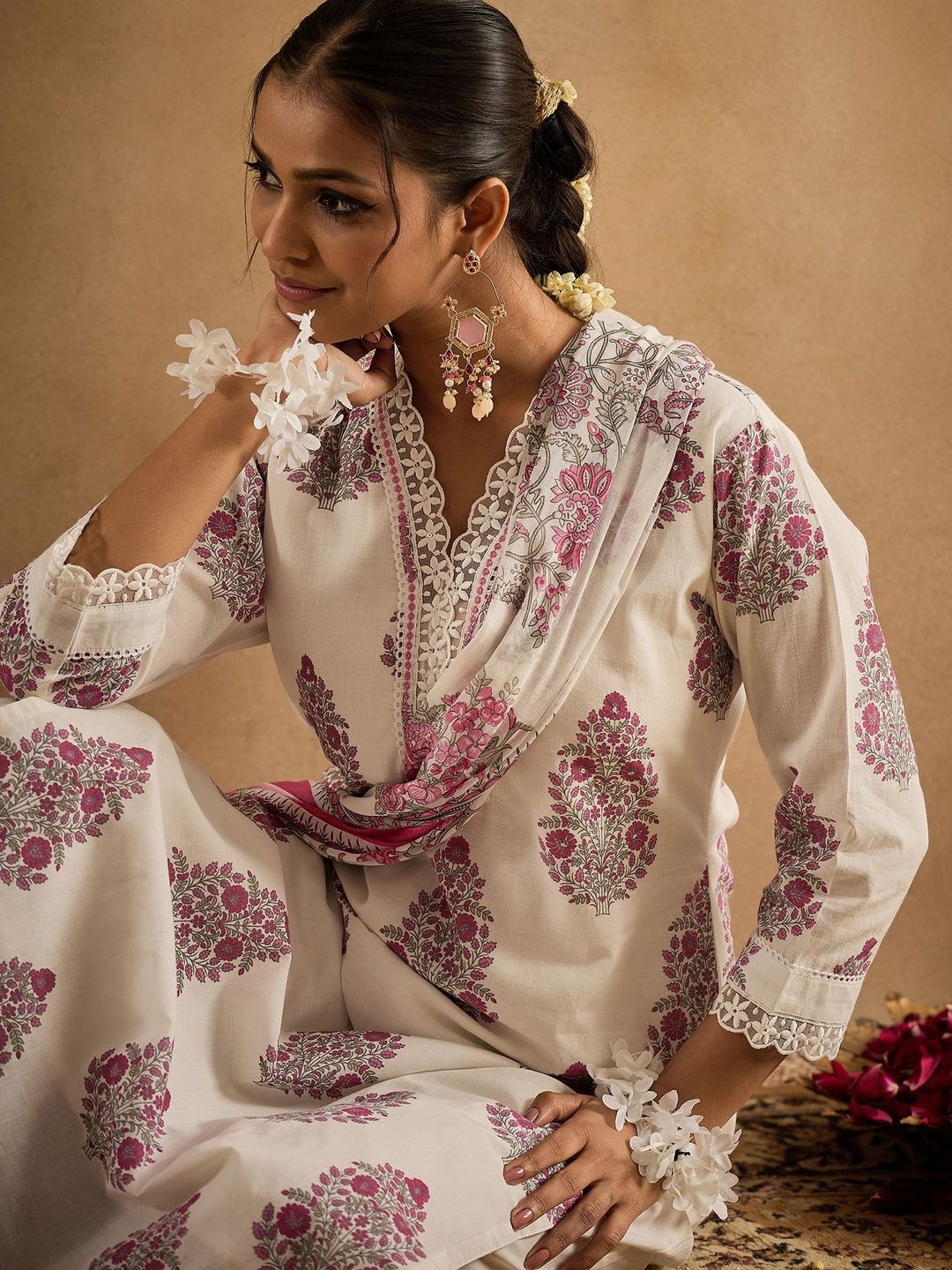 Women Floral Printed Regular Pure Cotton Kurta with Trousers & With Dupatta