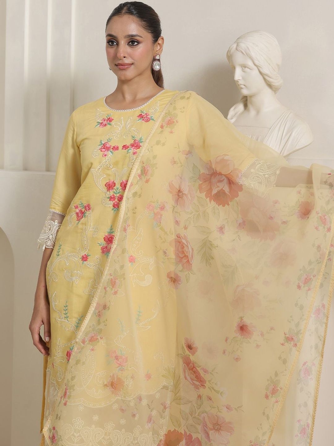 Floral Embroidered Thread Work Straight Kurta & Trousers With Dupatta