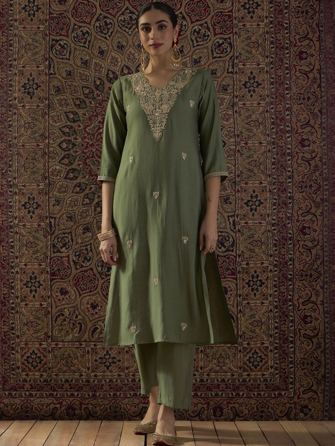 Ethnic Motifs Embroidered Thread Work Kurta With Trousers