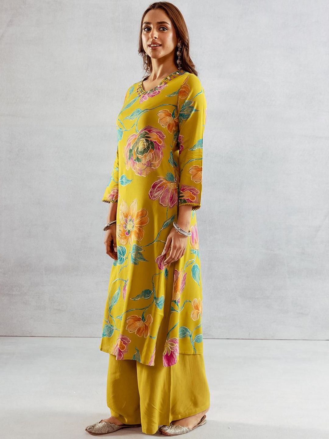Dhiyona IS Women's Floral Printed V-Neck Kurta With Palazzo