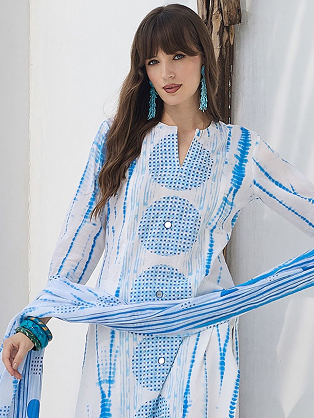 Dhiyona IE Women Geometric Dyed Cotton Kurta with Trouser & Dupatta