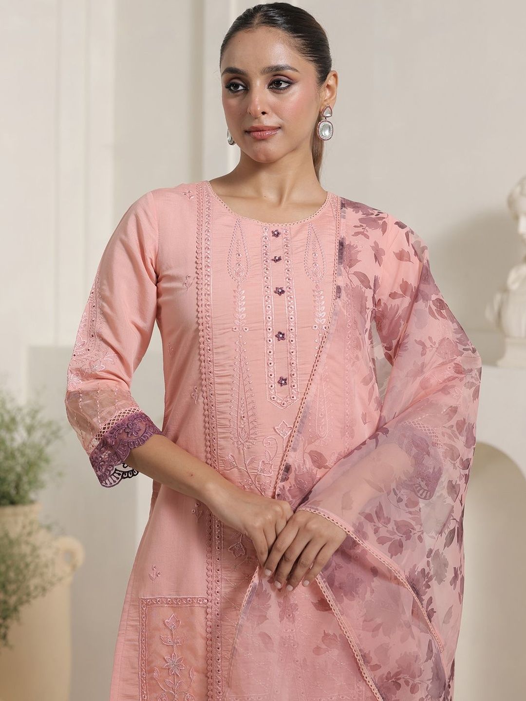 Women Ethnic Motifs Embroidered Regular Thread Work Kurta Set With Dupatta