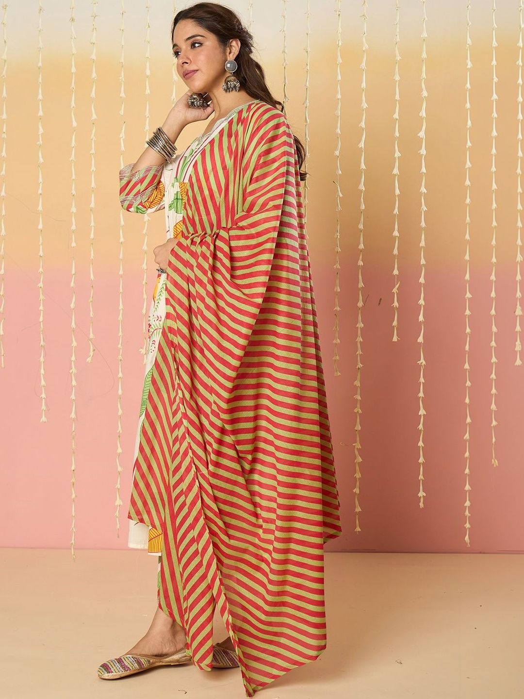 Women Floral Printed Empire Thread Work Pure Cotton Kurta with Trousers & With Dupatta