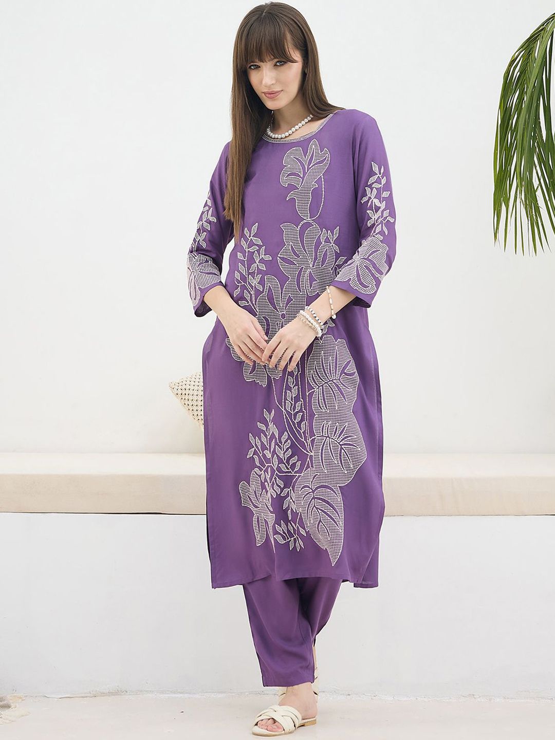 Dhiyona IE Floral Embroidered Round Neck Tunic & Trousers