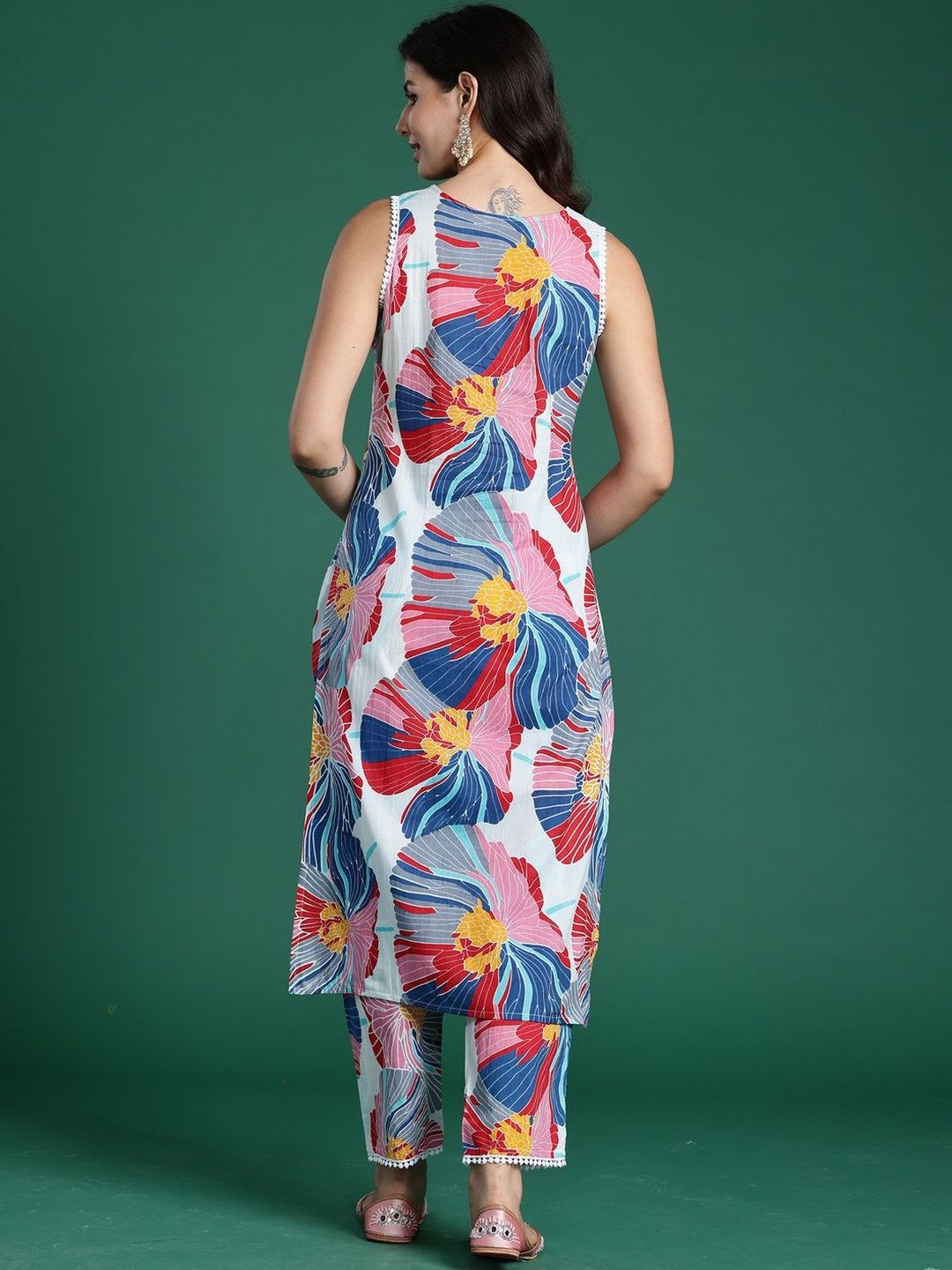 Women Floral Printed Cotton Kurta with Trousers
