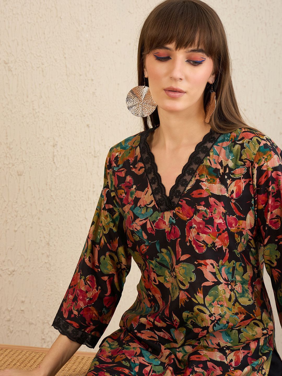 Floral Printed V-Neck Straight Kurta with Trousers
