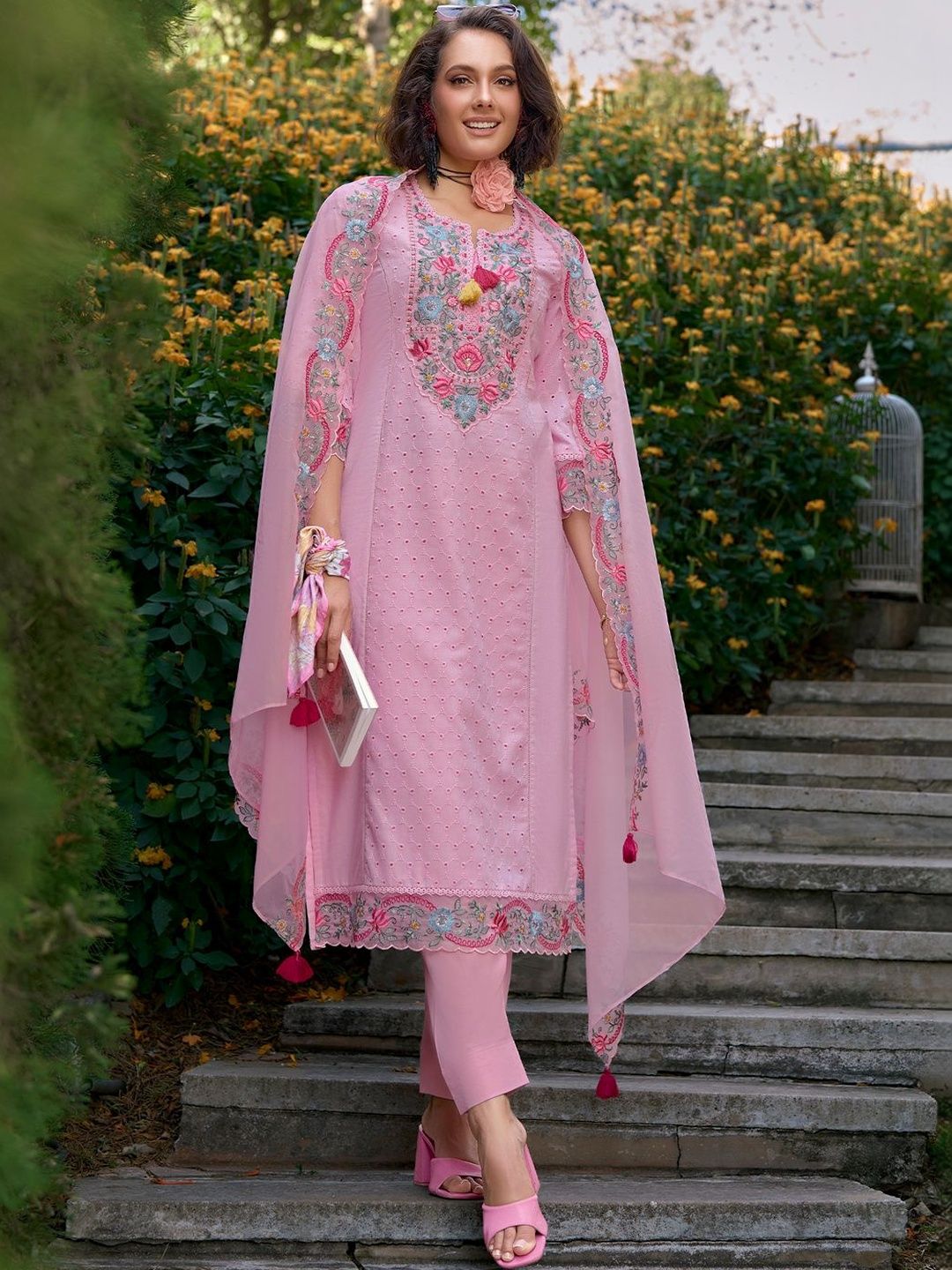 Women Floral Embroidered Regular Thread Work Pure Cotton Kurta with Trousers & With Dupatta