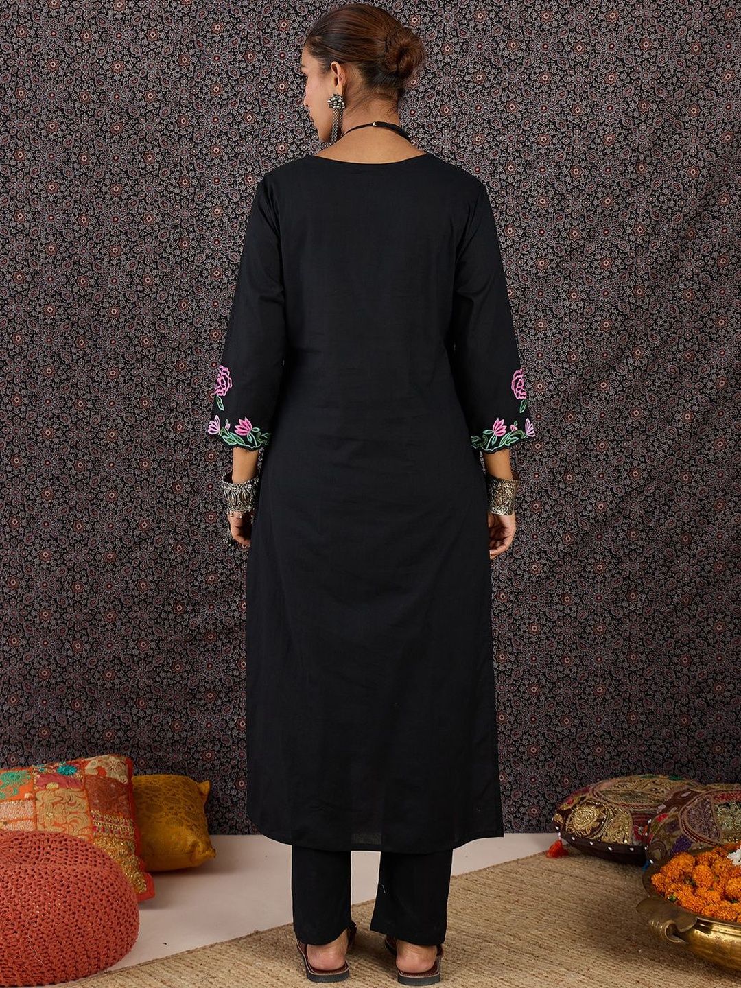 Dhiyona IE Embroidered V-Neck Three-Quarter Sleeves Pure Cotton Tunic And Trousers