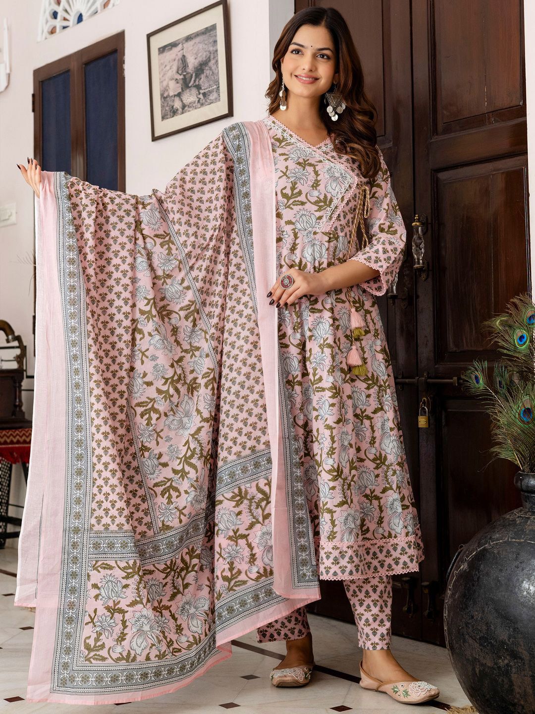 Dhiyona IE Women Floral Printed Regular Beads and Stones Pure Cotton Kurta with Trousers & With Dupatta