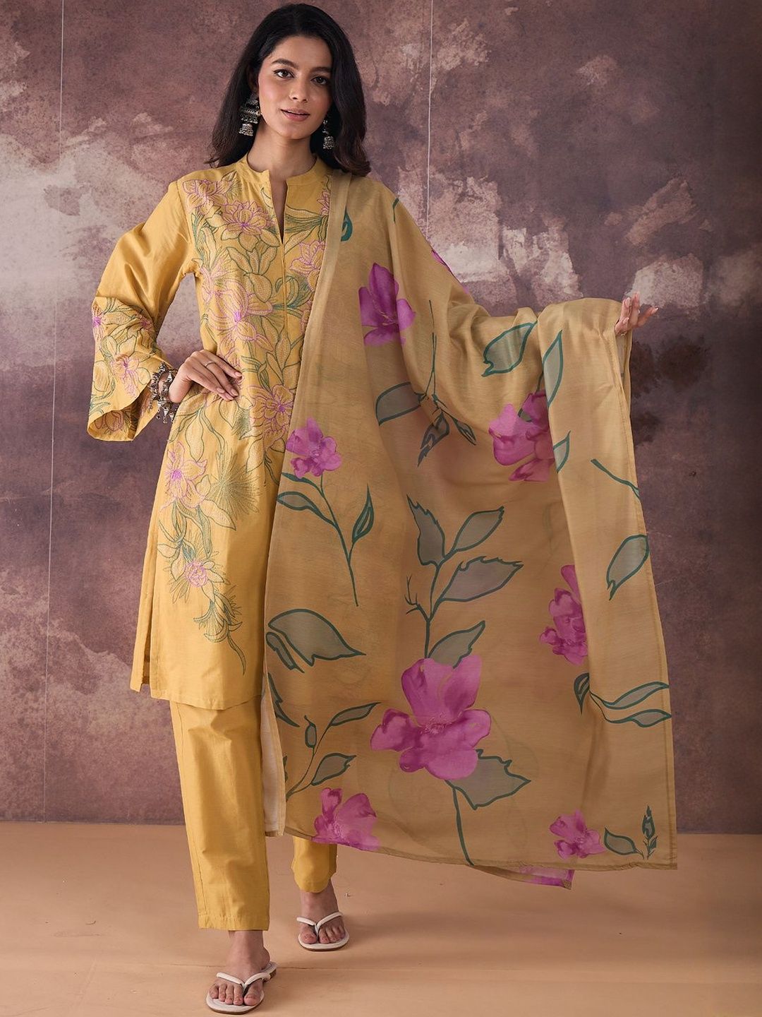 Floral Embroidered Regular Thread Work Pure Cotton Kurta With Trousers & Dupatta