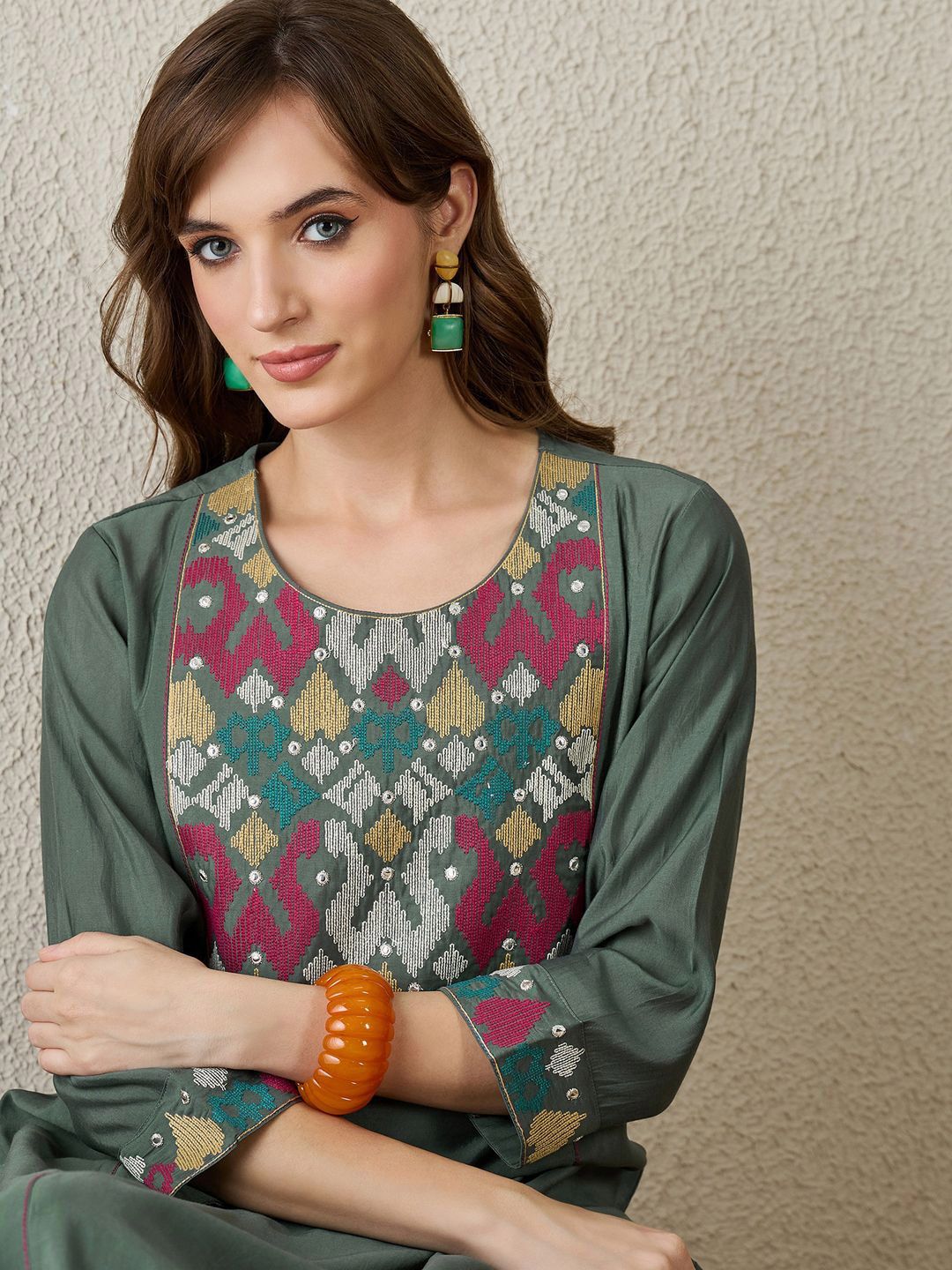 Dhiyona IE Ethnic Motifs Embroidered Round Neck Top With Trousers Co-Ords