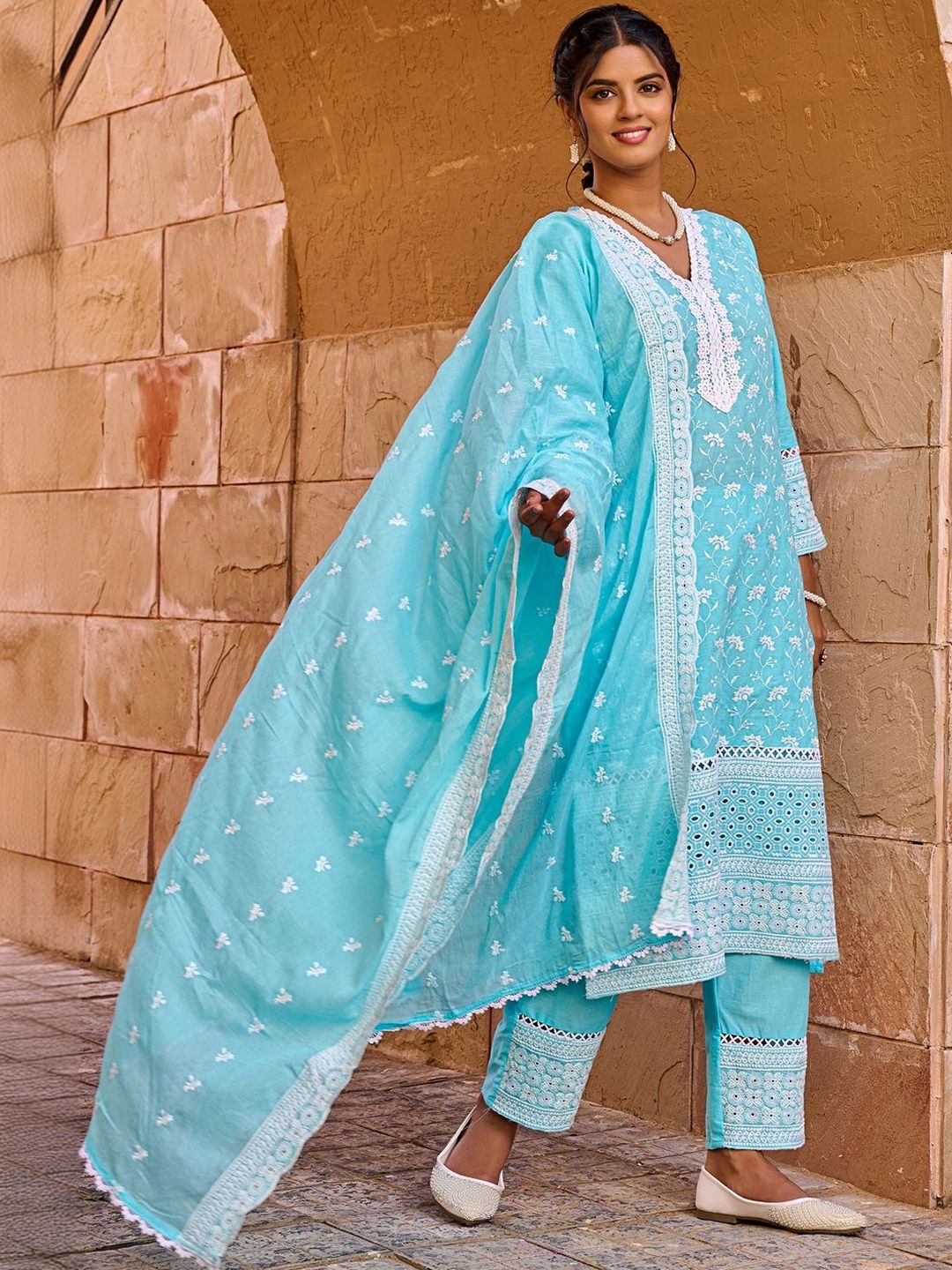 Women Ethnic Motifs Embroidered Regular Thread Work Pure Cotton Kurta with Trousers & With Dupatta