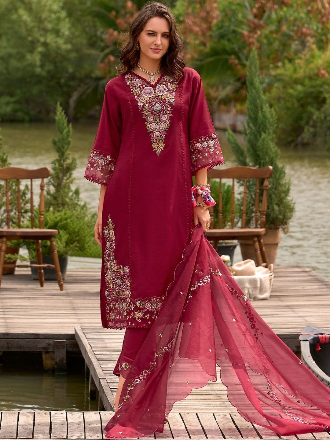 Dhiyona IE Women Floral Embroidered Kurta with Trousers & Dupatta