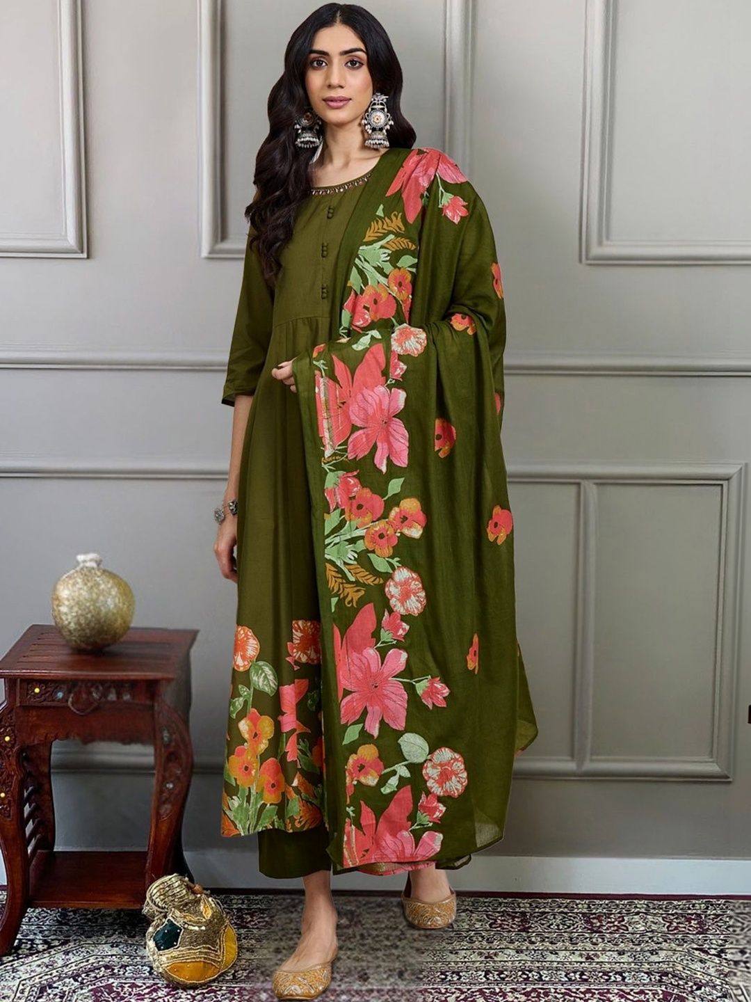 Dhiyona IE Women Floral Printed Regular Beads and Stones Pure Cotton Kurta with Trousers & With Dupatta
