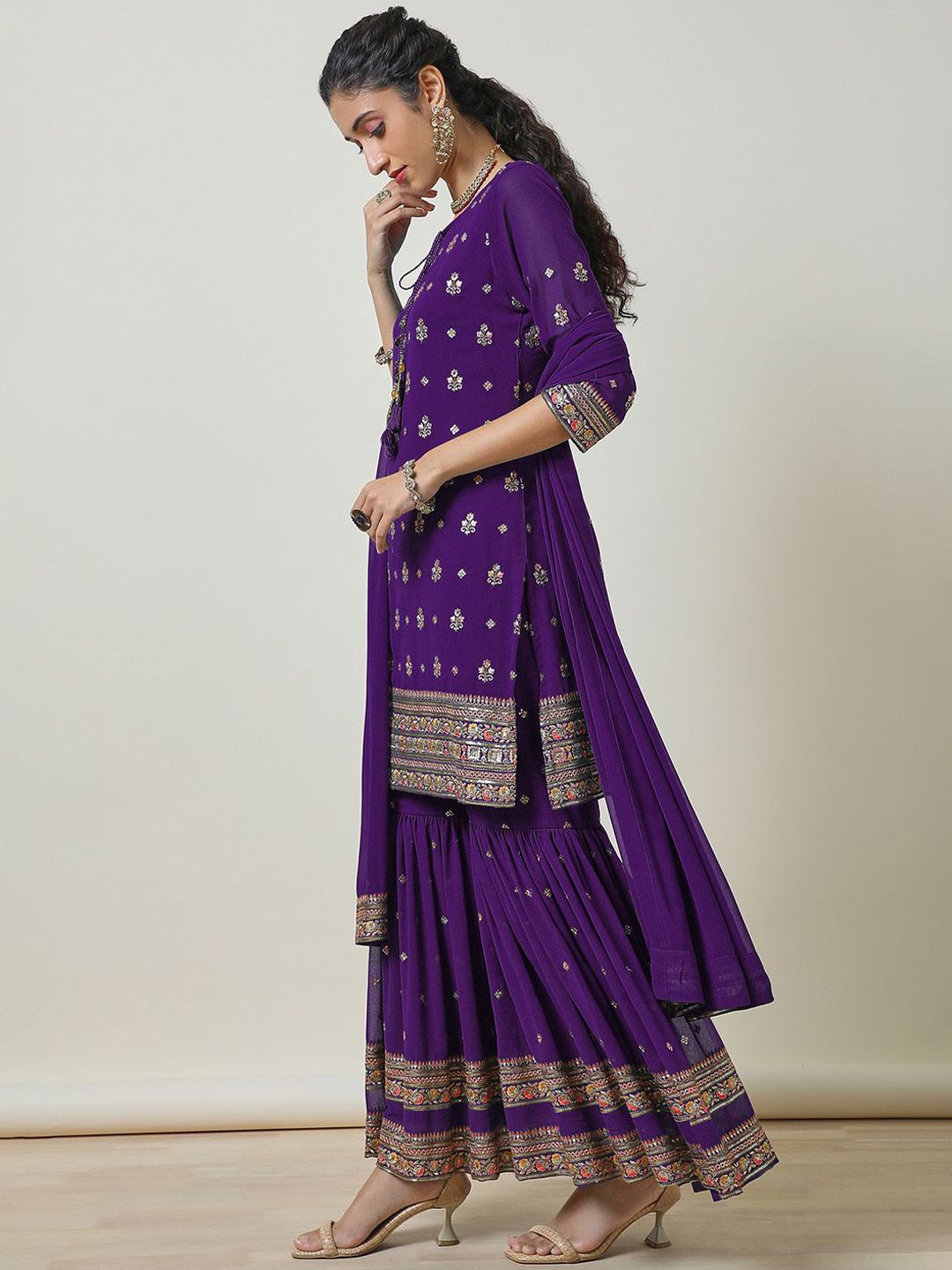Dhiyona SO Women's Women Floral Printed Regular Thread Work Kurta with Sharara & With Dupatta